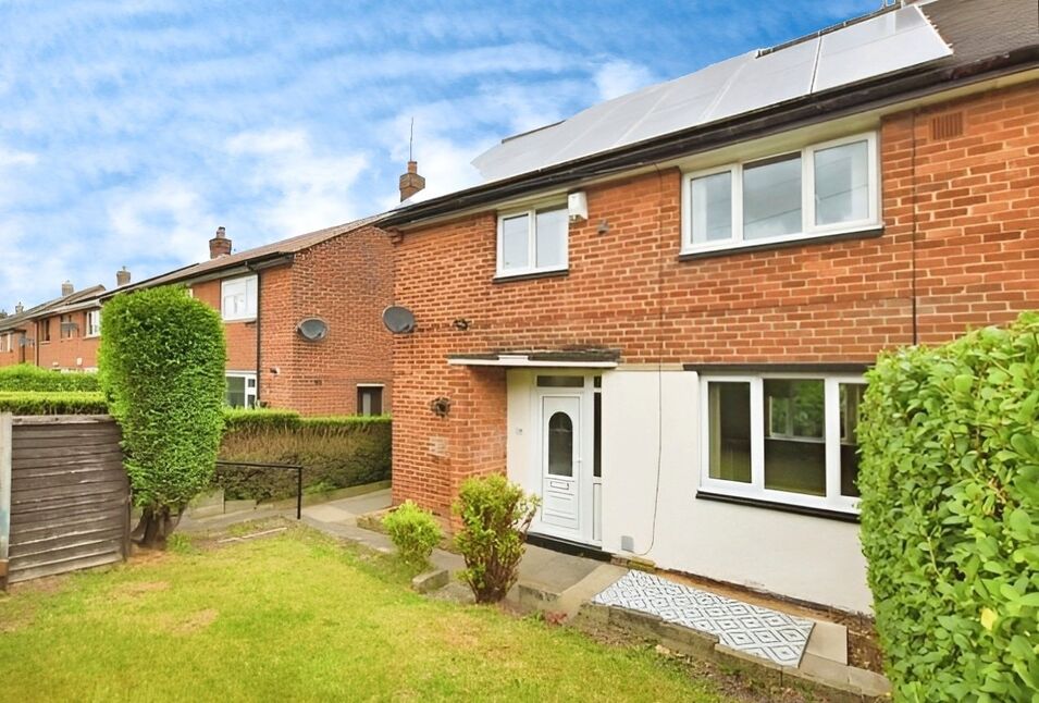 Main image of 3 bedroom Semi Detached House to rent, Manor Road, Churwell, Leeds, LS27
