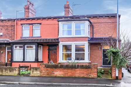 Kirkstall Avenue, 4 bedroom End Terrace House to rent, £1,450 pcm