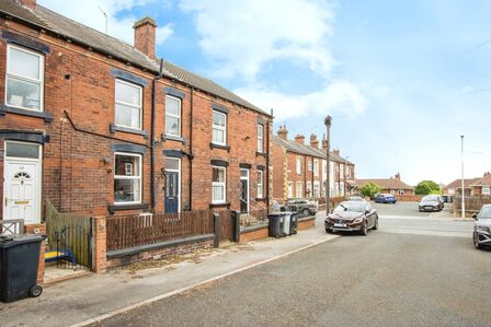 1 bedroom Mid Terrace House for sale