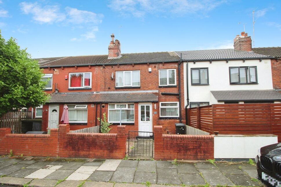 Main image of 1 bedroom Mid Terrace House for sale, Longroyd Place, Leeds, West Yorkshire, LS11