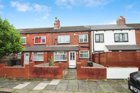 Longroyd Place, 1 bedroom Mid Terrace House for sale, £105,000
