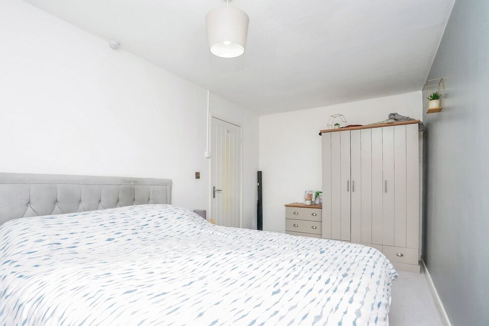 3 bedroom Mid Terrace House for sale