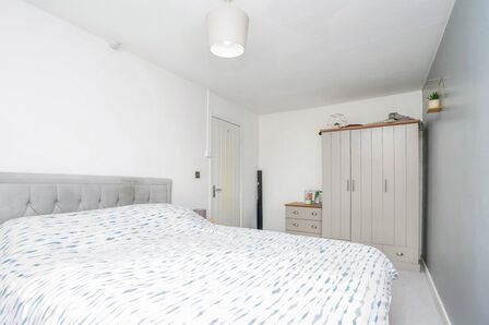 3 bedroom Mid Terrace House for sale