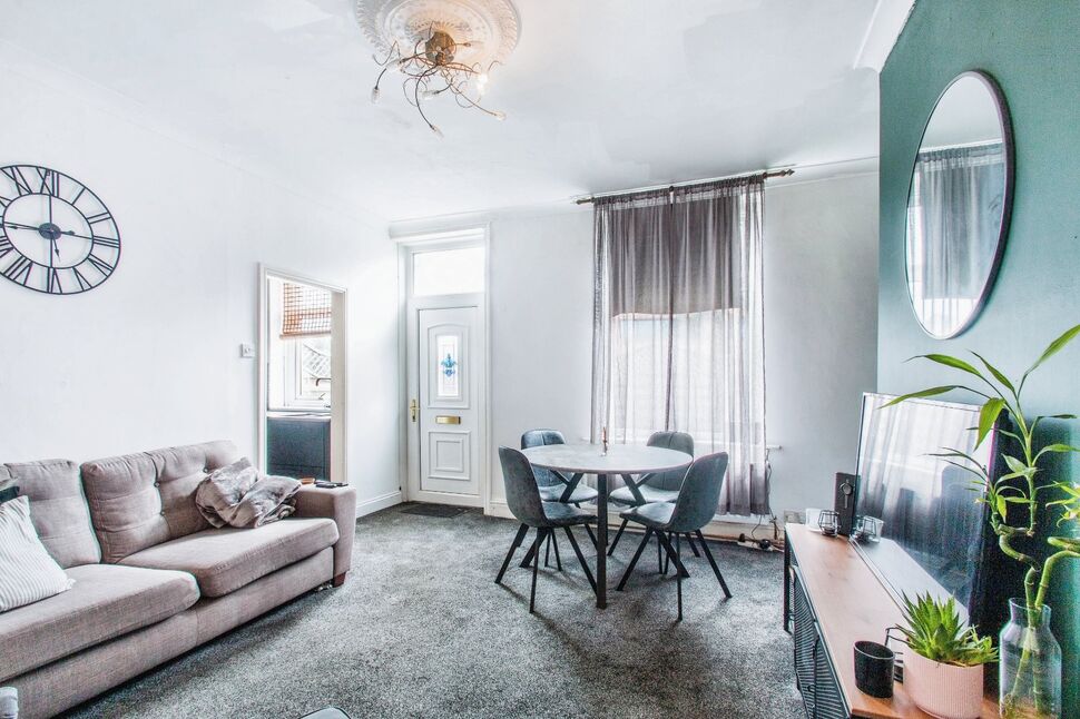 2 bedroom Mid Terrace House for sale