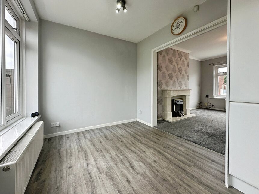 Kitchen / Dining Area