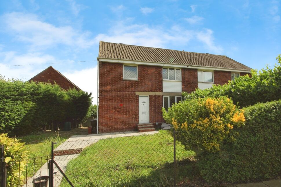 Main image of 3 bedroom Semi Detached House to rent, Beacon Grove, Morley, West Yorkshire, LS27