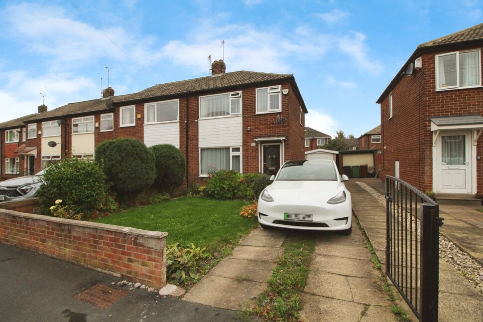 Main image of 3 bedroom Semi Detached House to rent, Springfield Avenue, Morley, West Yorkshire, LS27
