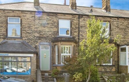 2 bedroom Mid Terrace House for sale