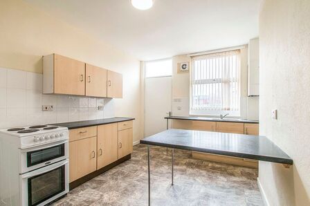 Ingleton Street, 4 bedroom Mid Terrace House to rent, £1,100 pcm