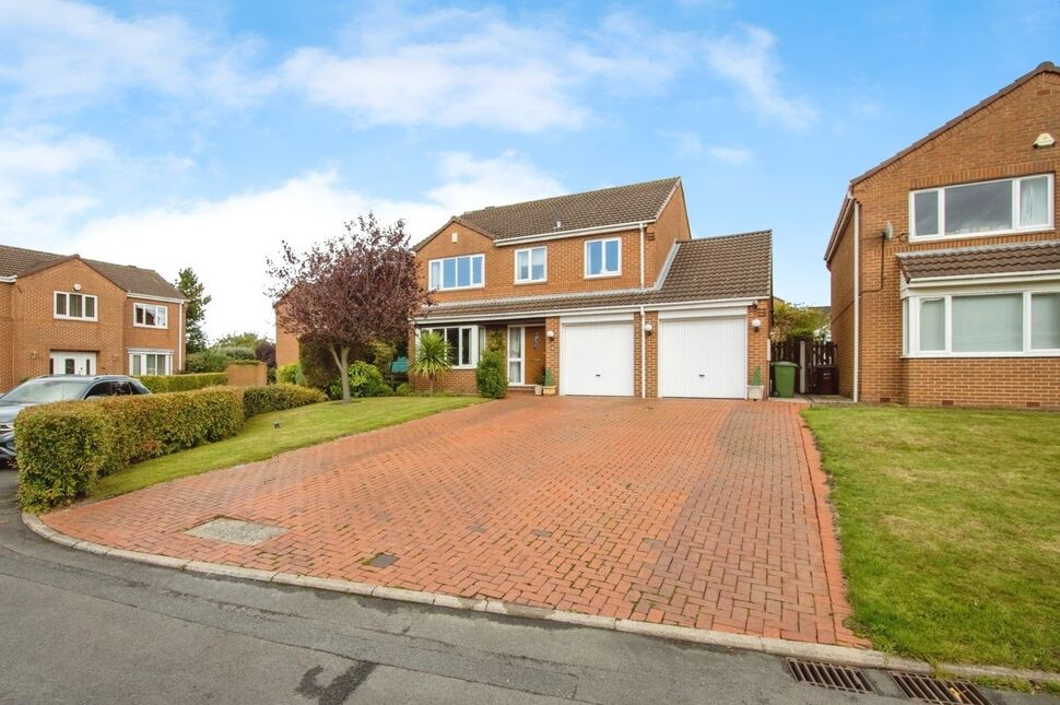 Main image of 4 bedroom Detached House for sale, Hill Top View, Tingley, West Yorkshire, WF3