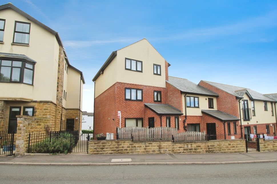 Main image of 4 bedroom End Terrace House for sale, Kirkgate, Birstall, West Yorkshire, WF17