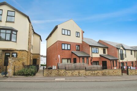Kirkgate, 4 bedroom End Terrace House for sale, £220,000