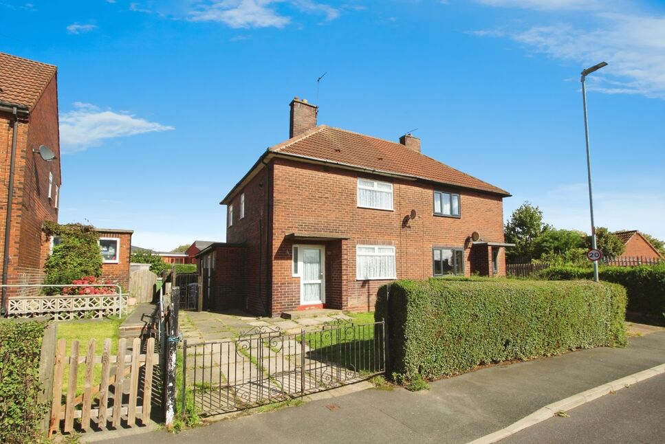 Main image of 2 bedroom Semi Detached House for sale, Eastleigh Drive, Tingley, West Yorkshire, WF3