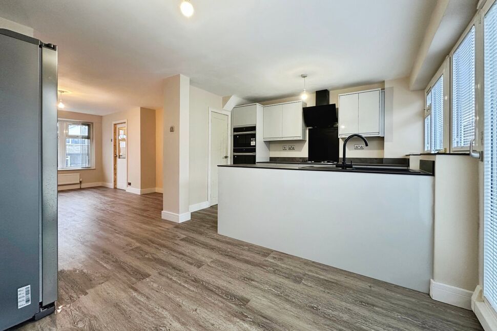 Kitchen / Dining Area