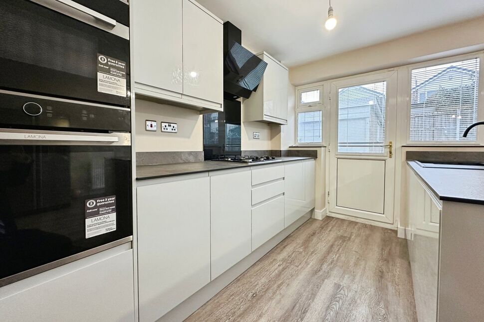 Kitchen / Dining Area
