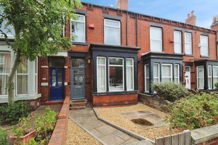 3 bedroom Mid Terrace House to rent