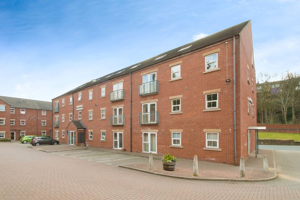 Main image of 2 bedroom  Flat for sale, Pullman Court, Morley, West Yorkshire, LS27