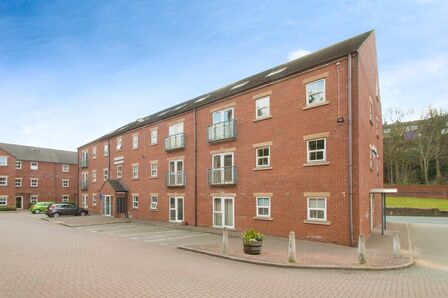 Pullman Court, 2 bedroom  Flat for sale, £90,000