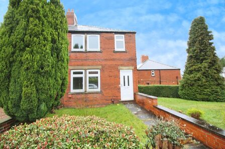 Vicarage Avenue, 3 bedroom Semi Detached House to rent, £1,100 pcm