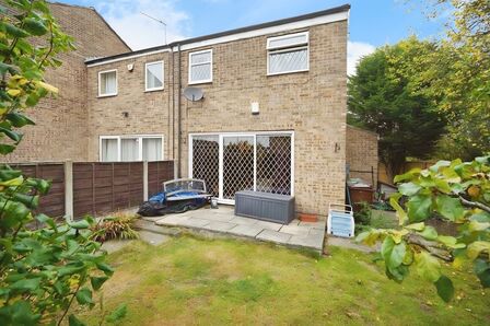 Willow Garth Avenue, 3 bedroom End Terrace House for sale, &pound;170,000