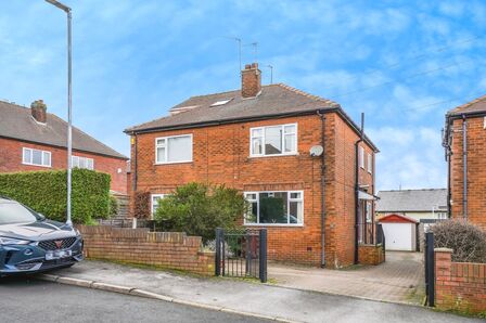 Westmoor Rise, 2 bedroom Semi Detached House for sale, &pound;240,000