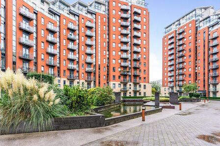 Gotts Road, 1 bedroom Flat to rent, &pound;850 pcm