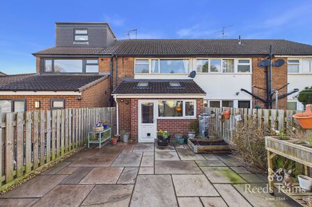 3 bedroom Mid Terrace House for sale