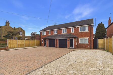 4 bedroom Semi Detached House for sale