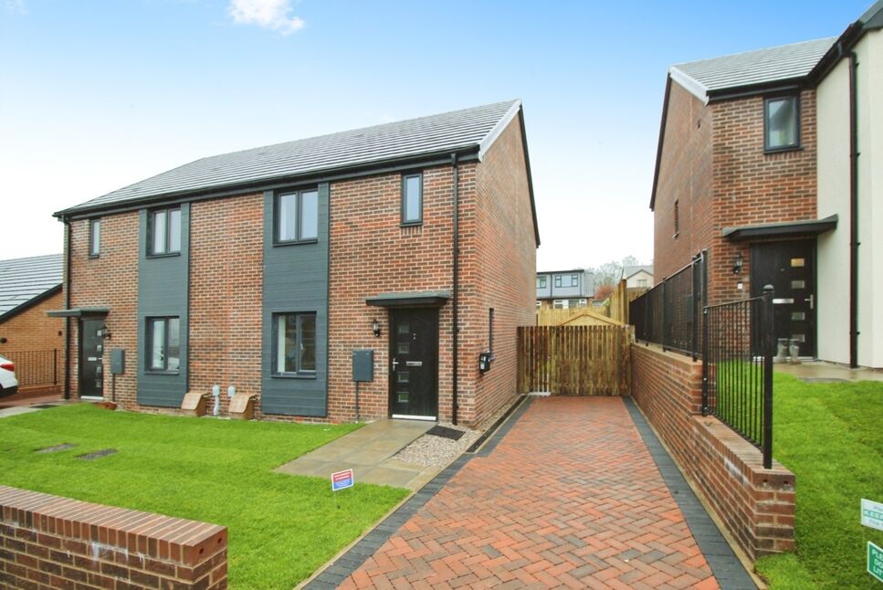 Main image of 3 bedroom Semi Detached House to rent, Howley Avenue, Churwell, West Yorkshire, LS27