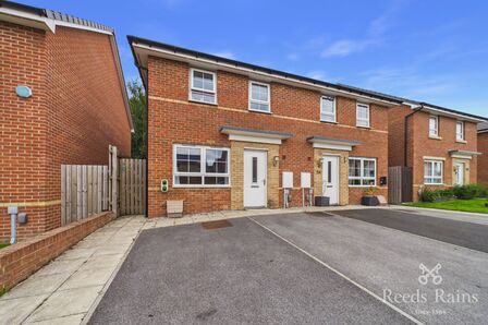 3 bedroom Semi Detached House to rent