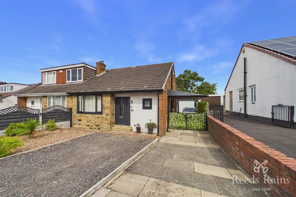 Main image of 2 bedroom Semi Detached House for sale, Redhill Avenue, Tingley, West Yorkshire, WF3