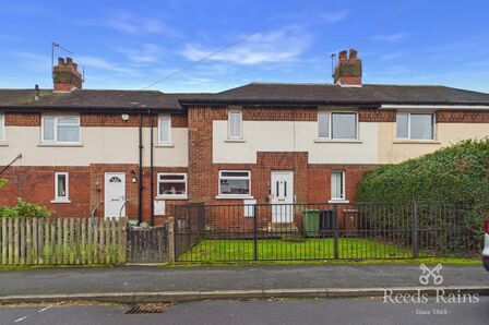 2 bedroom Mid Terrace House for sale