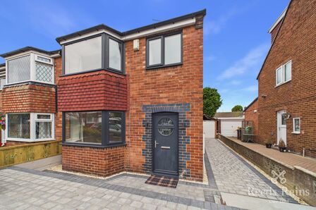 Woodland Drive, 3 bedroom Semi Detached House to rent, &pound;1,395 pcm