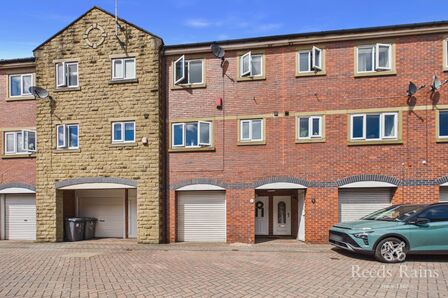 2 bedroom Mid Terrace House for sale