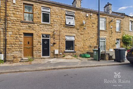Albert Road, 2 bedroom Mid Terrace House for sale, &pound;200,000