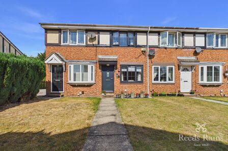 2 bedroom Mid Terrace House for sale