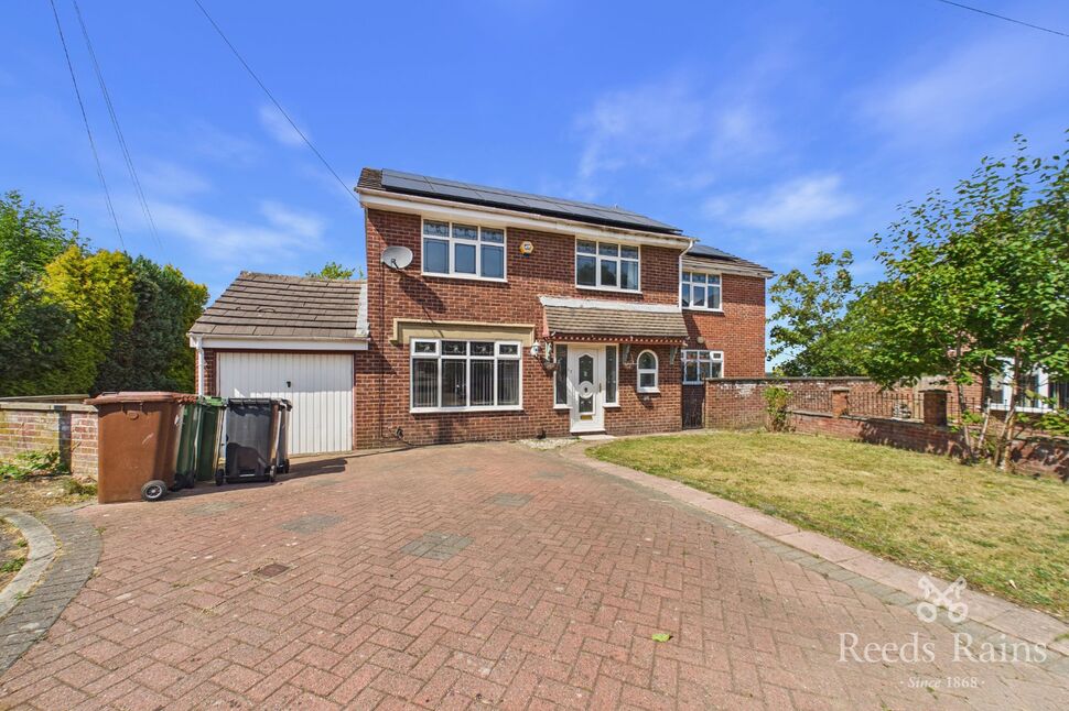 Main image of 4 bedroom Detached House to rent, Daffil Avenue, Churwell, Leeds, LS27