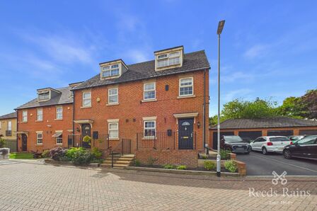 3 bedroom End Terrace House for sale