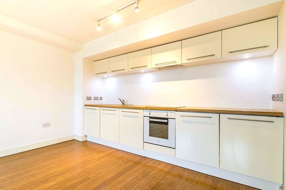 Kitchen / Lounge Area