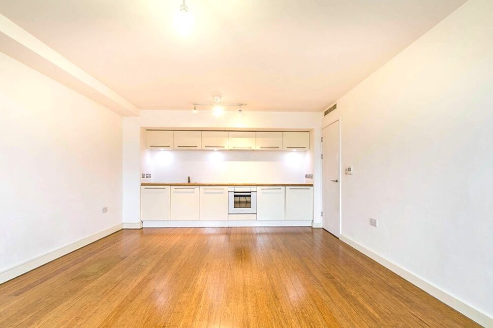Kitchen / Lounge Area