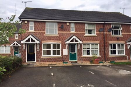 Whitewell Close, 2 bedroom Mid Terrace House to rent, £895 pcm