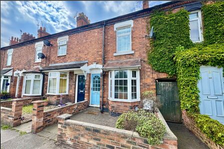 3 bedroom Mid Terrace House to rent