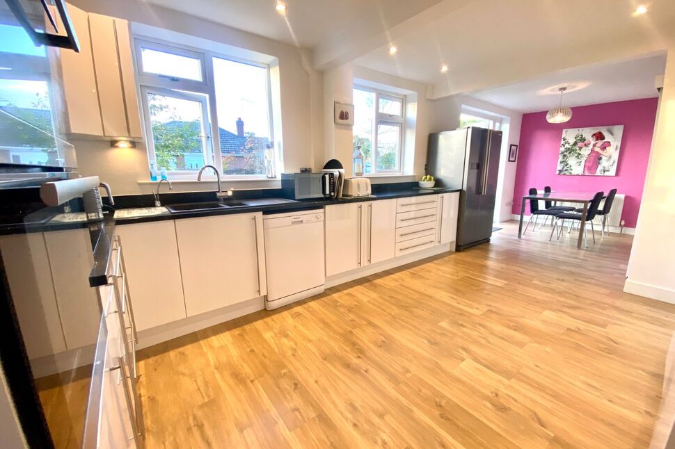 4 bedroom Detached House for sale, Laidon Avenue, Crewe, CW2 £325,000