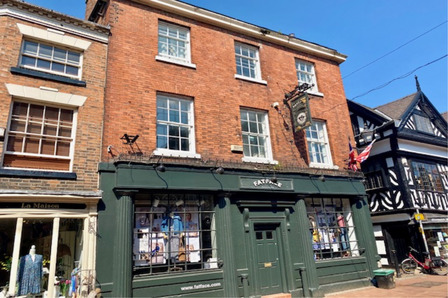 High Street, 1 bedroom  Flat to rent, £700 pcm