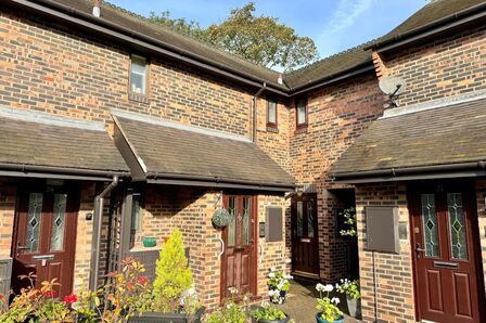 Rectory Close, 2 bedroom  Flat for sale, £110,000