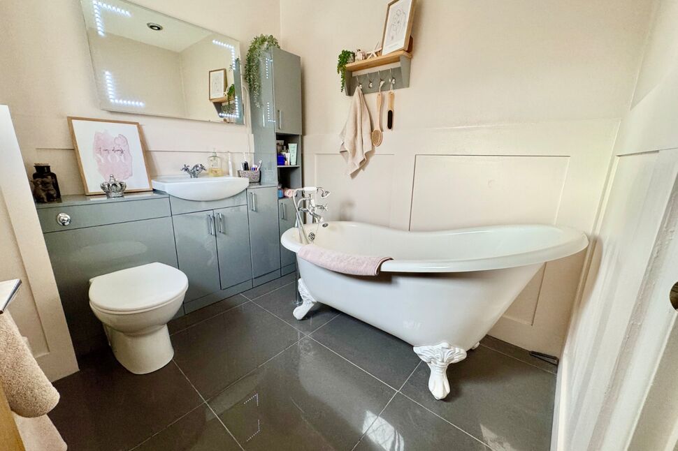En-Suite Bathroom