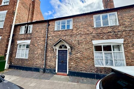 3 bedroom Mid Terrace House for sale