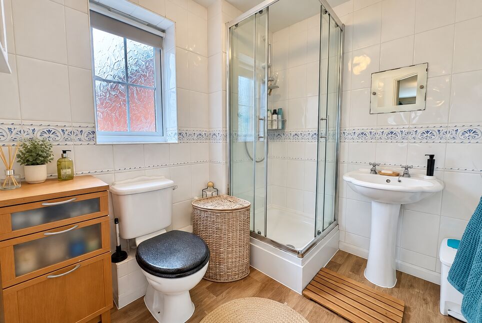 En-Suite Bathroom