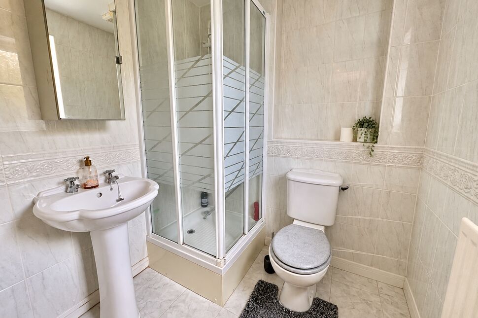 En-Suite Bathroom