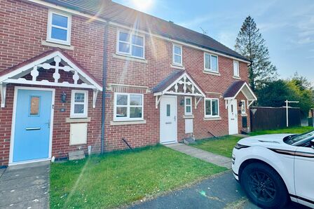 Flowerscroft, 2 bedroom Mid Terrace House for sale, £215,000